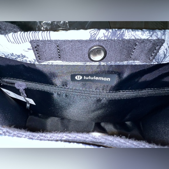 NWT Lululemon Boxy Mini Tote *Print - 4.5L Sketch Turtledove Navy/Obsidian - Picture 14 of 16